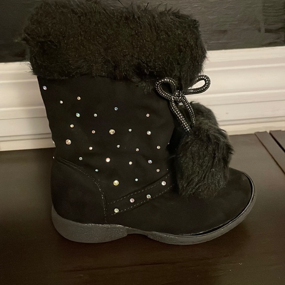 Piper Other - Piper faux suede boot with sparkles ✨ and fur trim